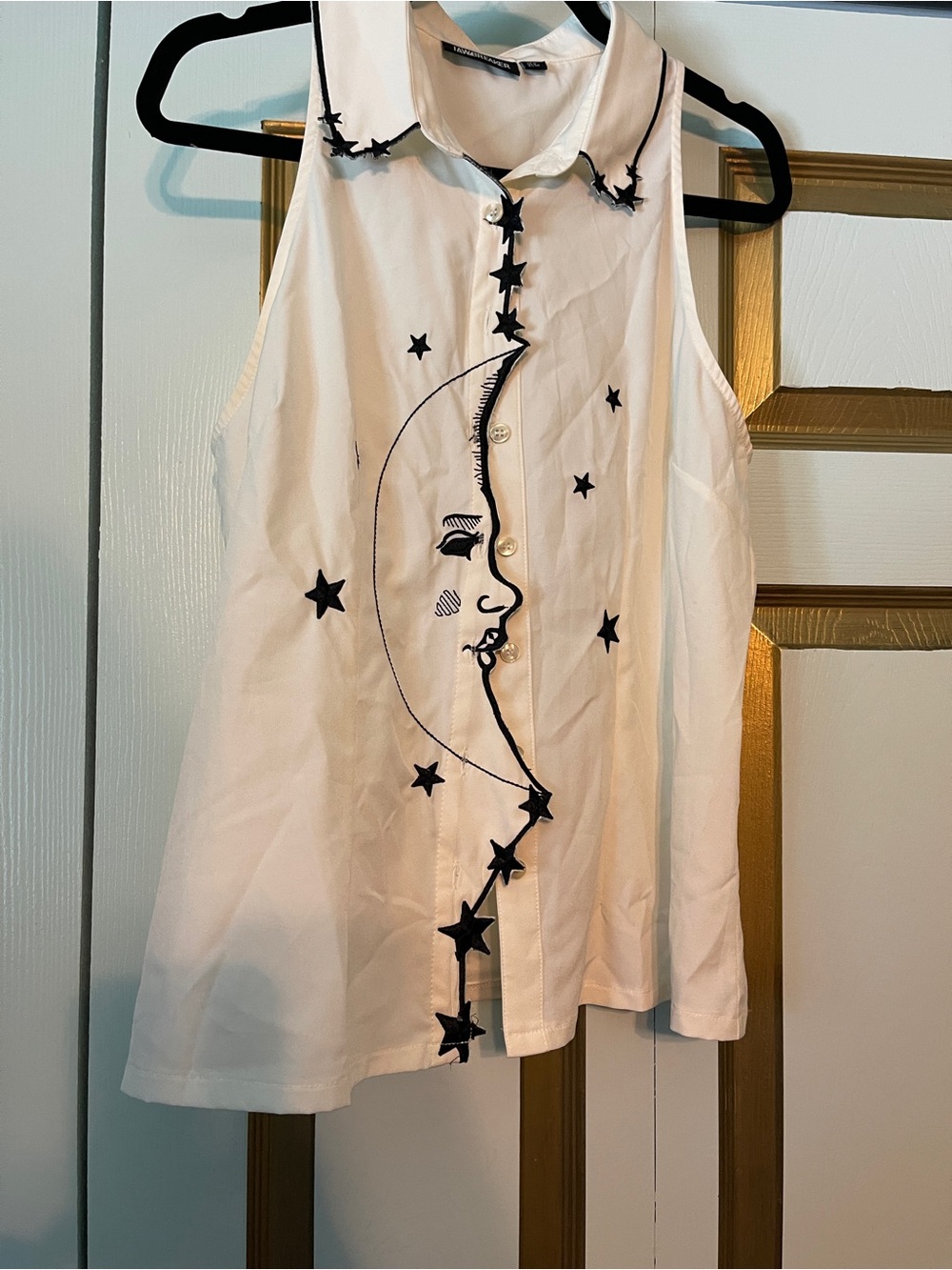 Jawbreaker Sleeveless White Button-Front Moon & Stars Embroidered Top